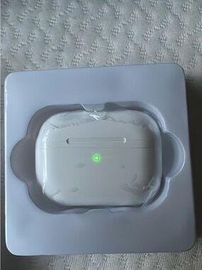 Wireless Earbuds Charging Case with LED Indicator - White